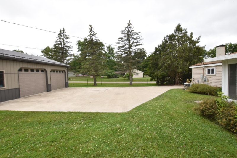 Building Photo - 6333 Hermana Rd