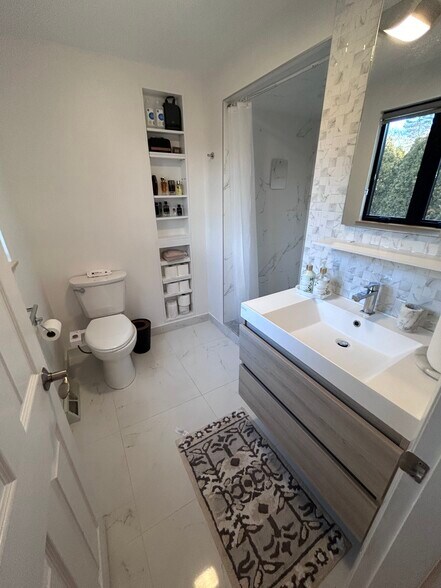 Building Photo - 44 Marla Cir