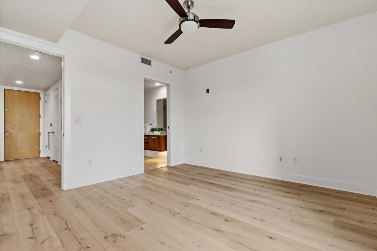 Building Photo - 210 Lee Barton Dr