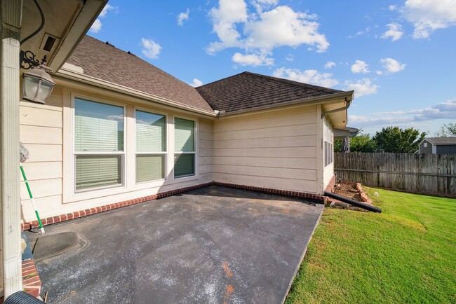 Building Photo - Spacious Home in South Tulsa