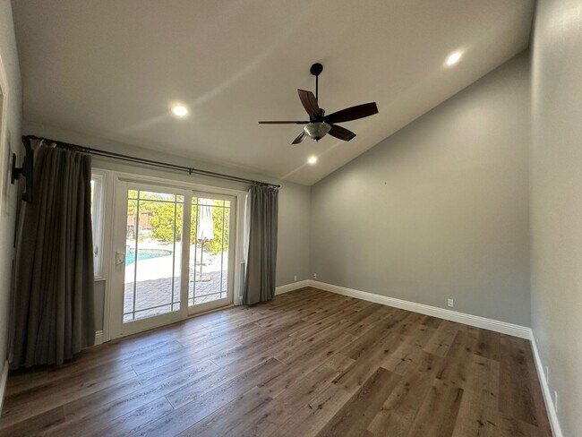 Building Photo - Stunning 4+2 Pool Home Home In Westlake Hi...
