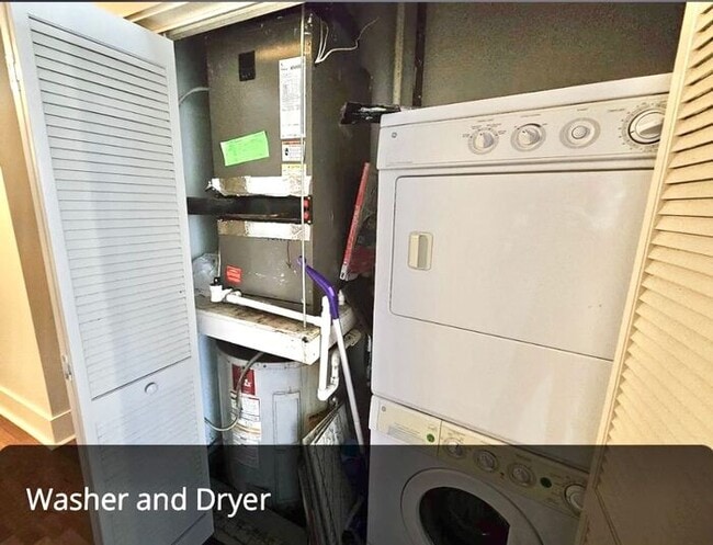 Building Photo - Modern Condo on Front St. with River views...