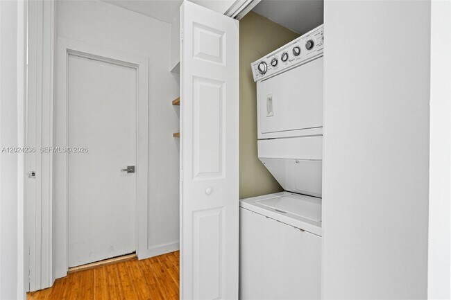 Building Photo - 7950 Tatum Waterway Dr