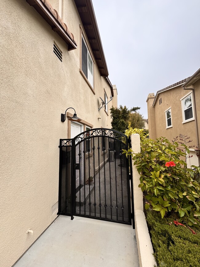 Building Photo - 41 Via Cancion