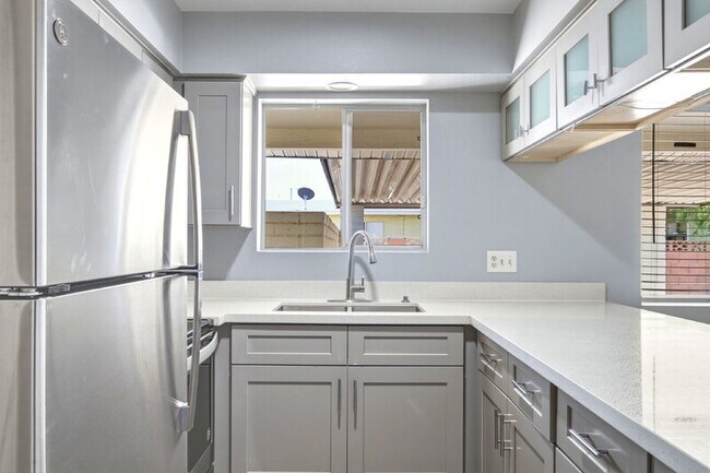Building Photo - 1129 N Wedgewood Cir