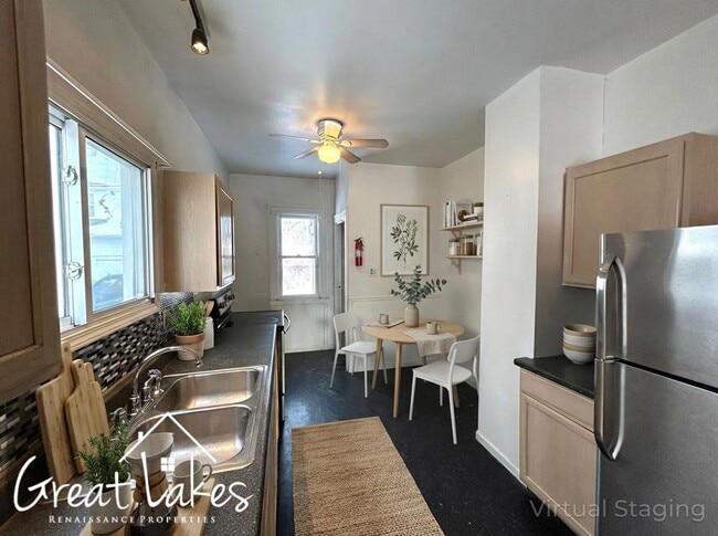 Building Photo - Lovely 3 Bedroom 2 Bathroom now available for rent