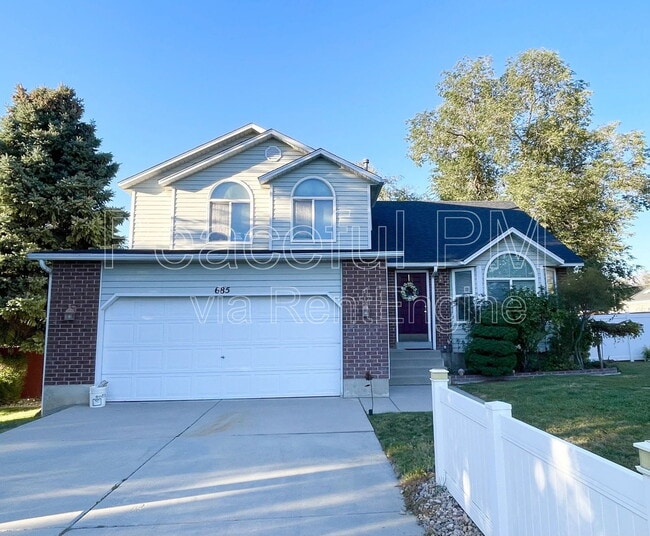 Primary Photo - 685 Orangewood Ln