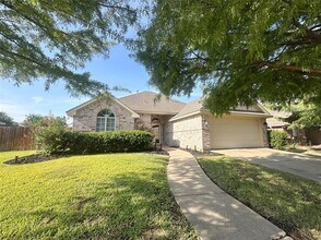 Building Photo - 1806 Sand Stone