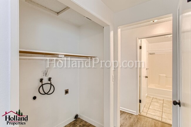 Building Photo - Charming Unit 2 Beds 1 Bath waiting for you!!! NEW PRICE $1,595 and REDUCED SECURITY DEPOSIT!!