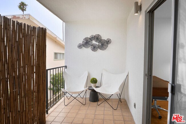 Building Photo - 943 12th St