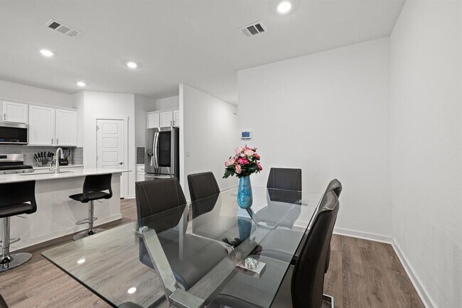 Building Photo - 13725 Lubeck Dr