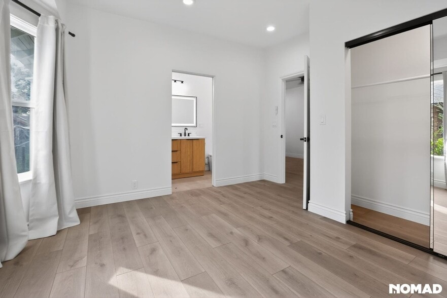 Building Photo - 2941 S La Salle Ave