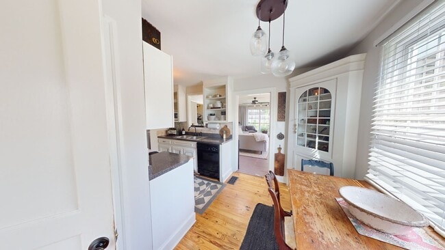 Building Photo - Sylvan Park Fully Furnished Home and Guest House-Shorter Term Leases Available!