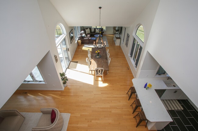 Building Photo - 23 Cross Rd