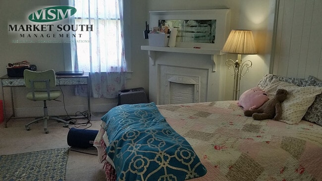Building Photo - HABERSHAM STREET APARTMENT!