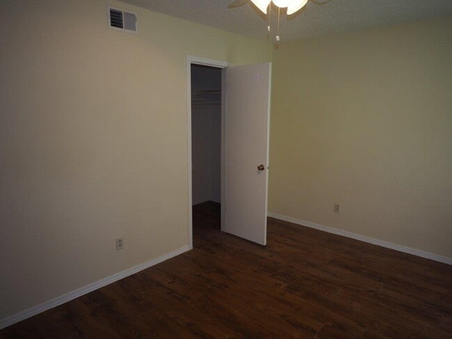 Building Photo - 124 Hillside Dr