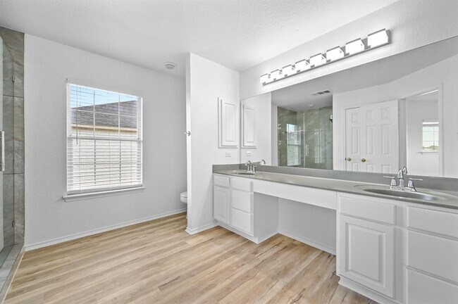 Building Photo - 2412 Regal Park Ln