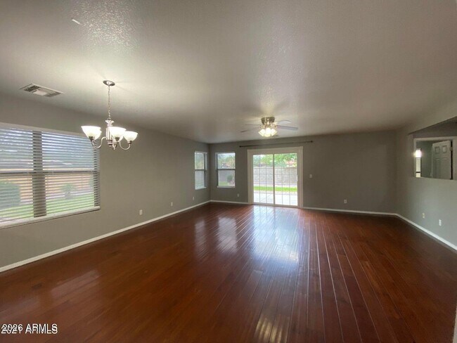 Building Photo - 1117 E Arabian Dr
