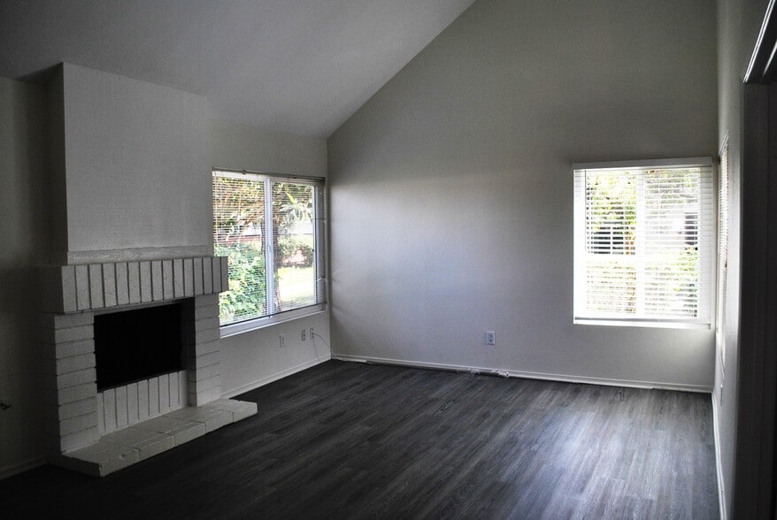 Building Photo - 10626 Escobar Dr