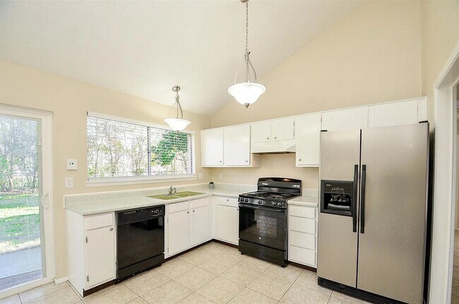 Building Photo - 10119 Leawood Blvd
