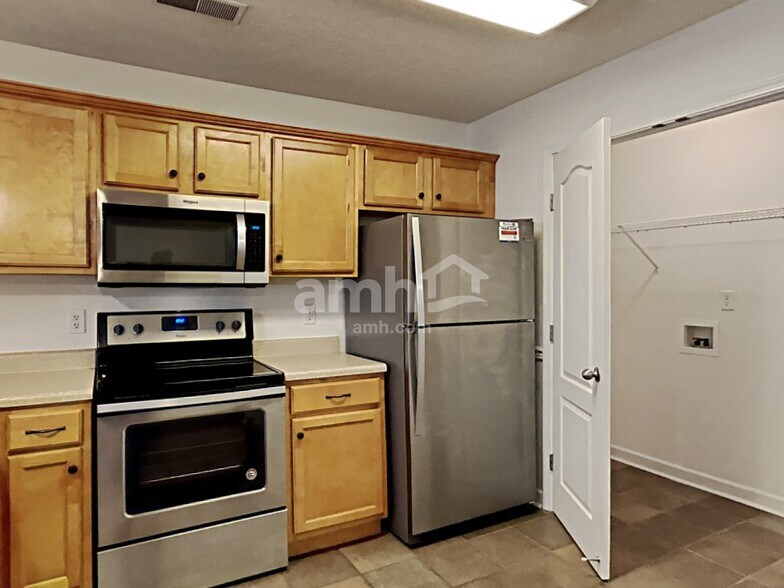 Building Photo - 1504 Beaconcrest Cir