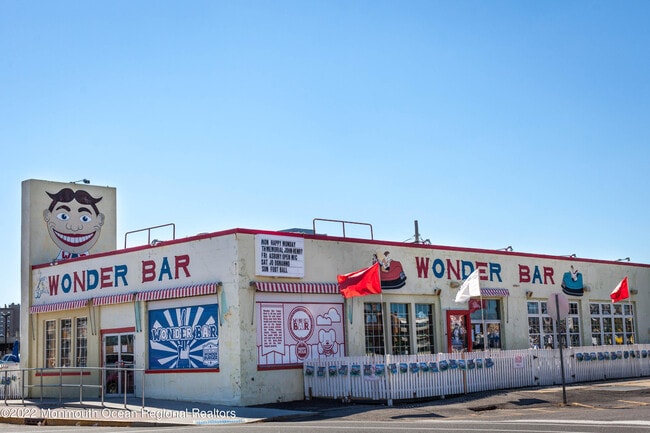 Building Photo - 601 Heck St