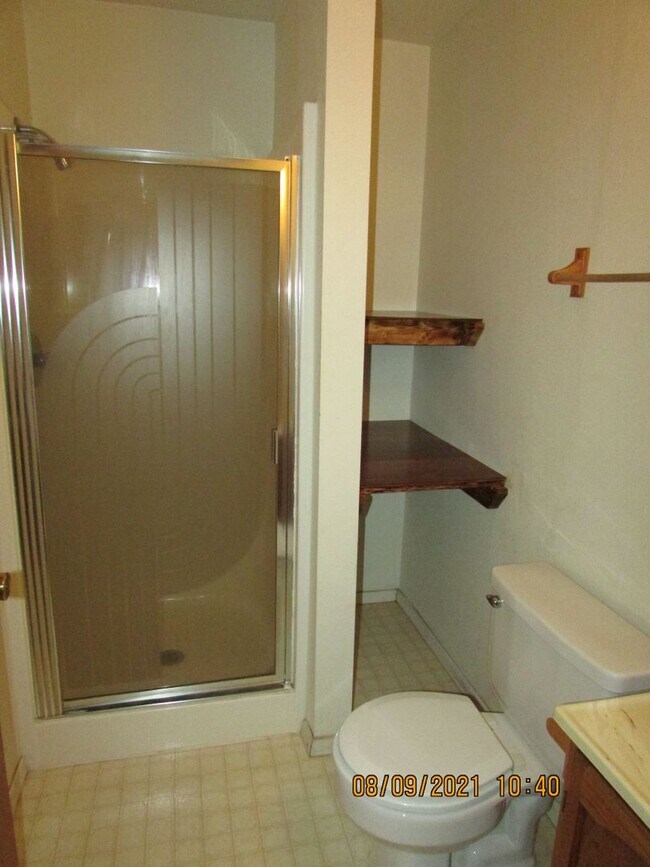 Building Photo - Newly remodeled 5 bedroom/2 bath home