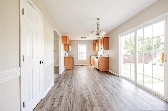 Building Photo - 1414-1412 Seabiscuit Dr