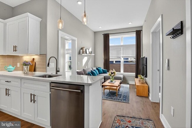 Building Photo - 2034 N Front St