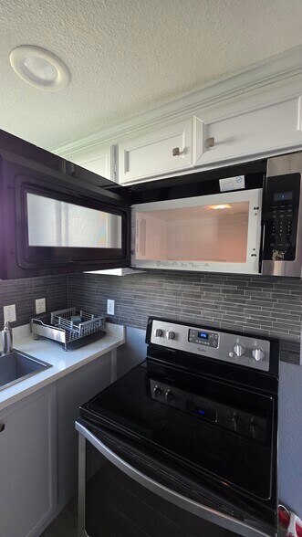 Building Photo - 9426 Sandra St