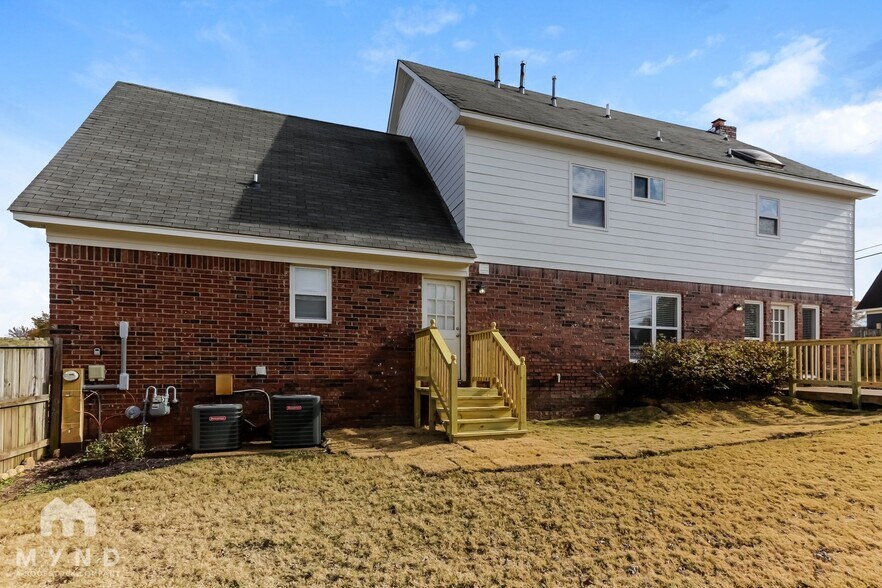 Building Photo - 4429 Richmond Oaks Dr