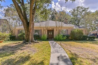 Building Photo - 2005 La Salle Ln