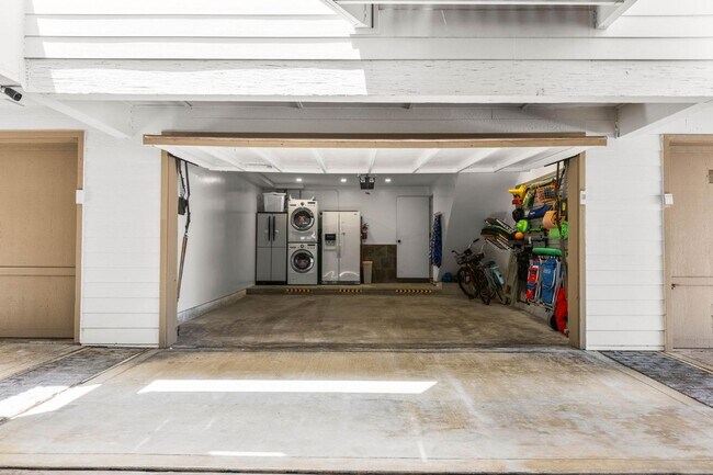 Building Photo - 727 Seacoast Dr
