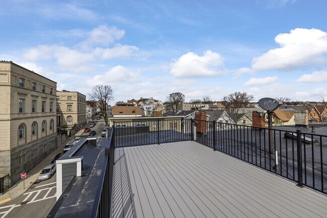 Building Photo - 152 Marion St