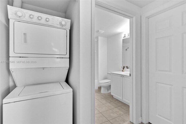 Building Photo - 888 Douglas Rd