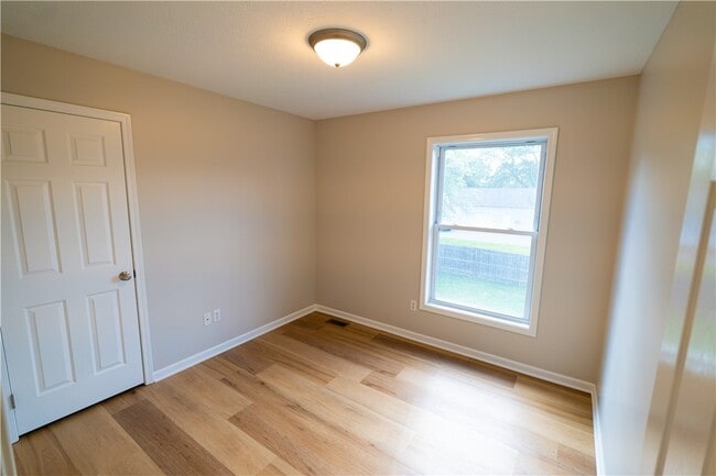 Building Photo - 649 Kayloc Cir