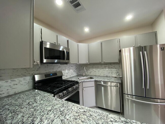 Building Photo - 94 Quince Ct