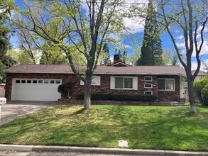 Building Photo - One level home in old Southwest Reno