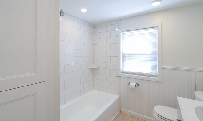 Building Photo - Charming 2BR in the Heart of East Passyunk — Steps to Philly's Best Dining!