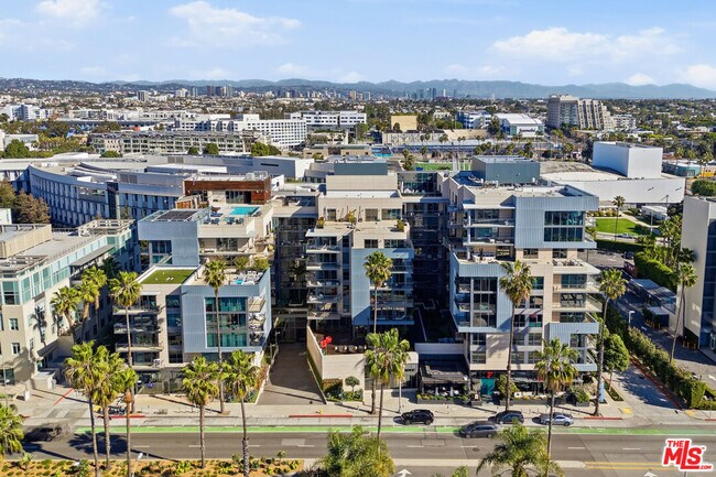 Building Photo - 1755 Ocean Ave