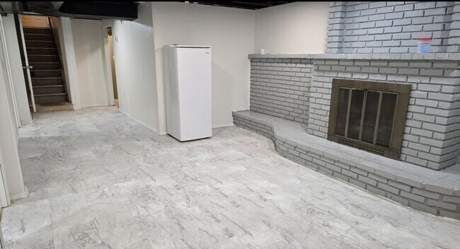 Building Photo - 29543 Eiffel Ave