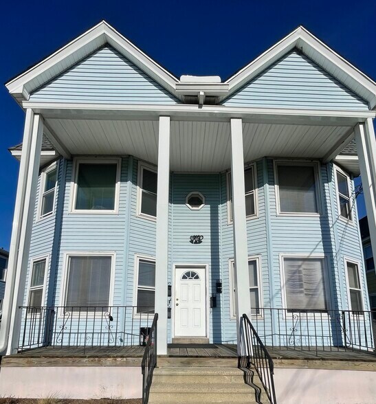 Building Photo - 190 Kings Hwy E