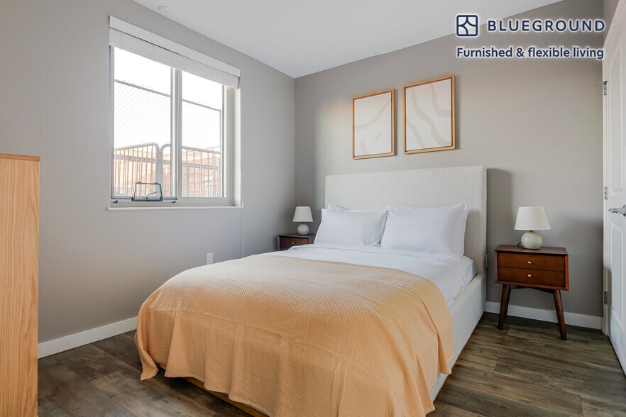 Building Photo - 10 Essex St