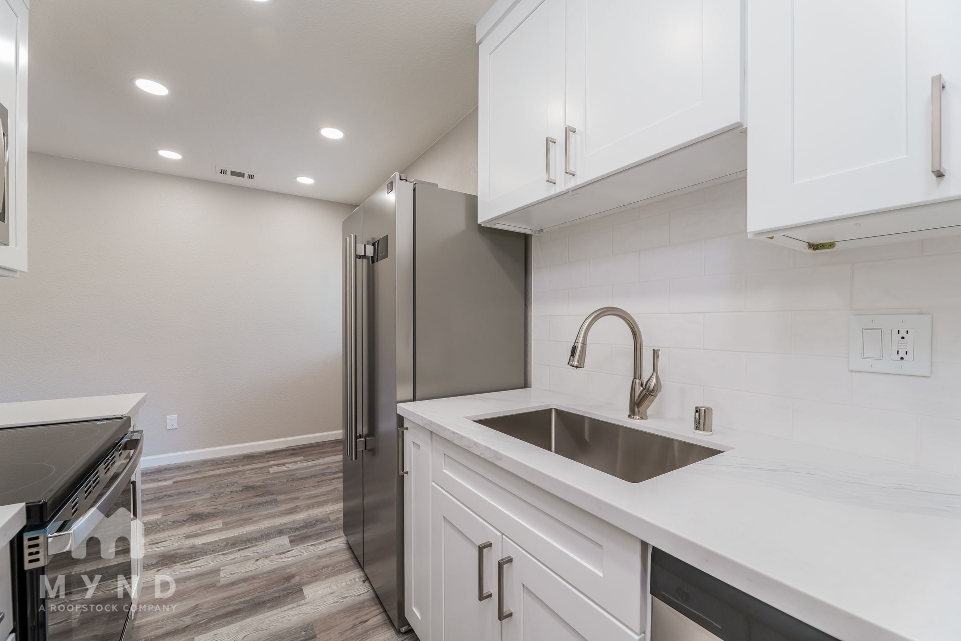 Building Photo - 905 Carro Dr