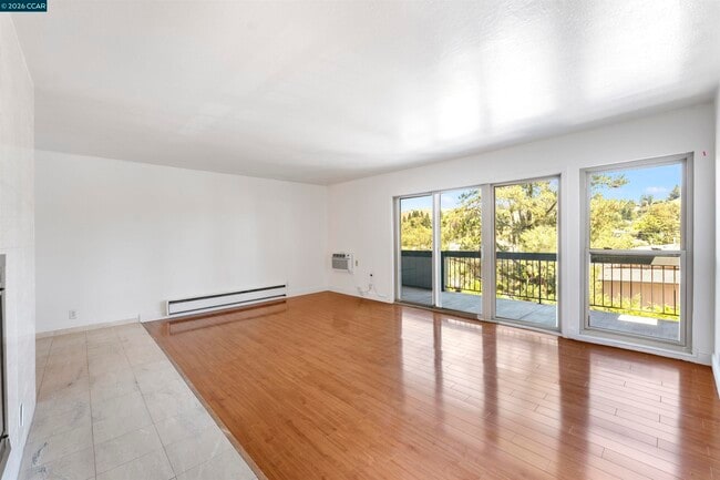 Building Photo - 2091 Ascot Dr