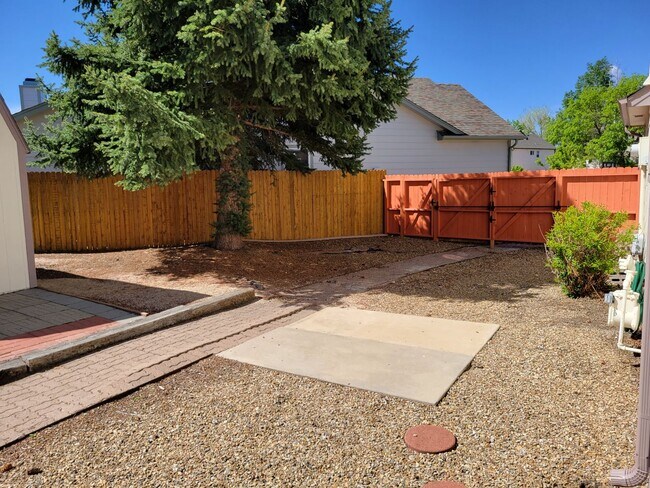 Building Photo - 8155 Tulip Tree Ct