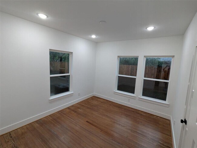 Building Photo - 2316 Gentry St