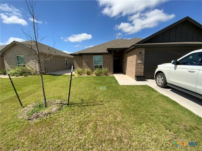 Primary Photo - 1511 Fiddle Wood Wy