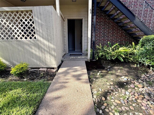 Building Photo - 8055 Cambridge St