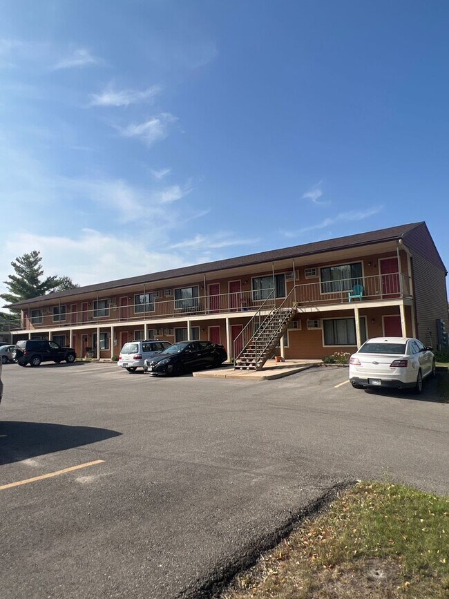 Building Photo - Recently Renovated Upper Level 1-bed, 1-Bath